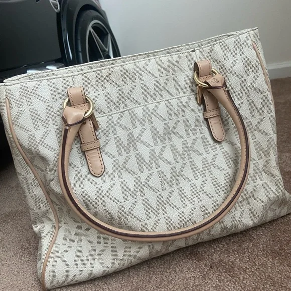 Michael Kors jet set purse - Picture 9 of 10